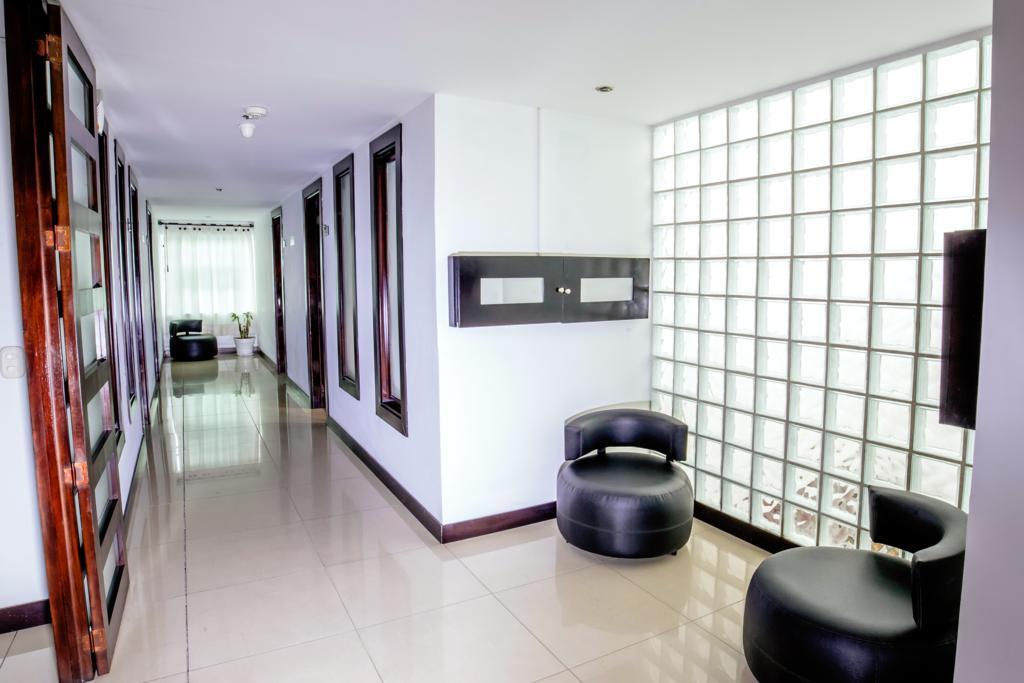 Aw Hotel Connect 33 Bogota Buitenkant foto